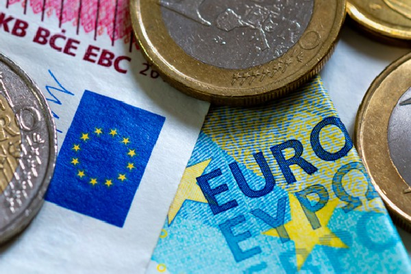 今日外汇交易必读：美元指数保持在月高位涨幅 市场静待美联储官员讲话